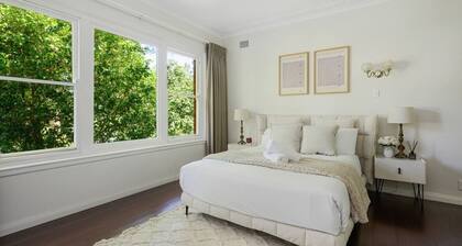 Spacious 4BR Family Home w/ Garden in Pymble