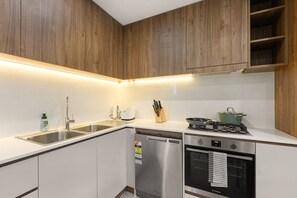 Refrigerador, microondas, horno, placa de cocina