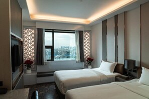 Habitación con 2 camas individuales, vista a la ciudad | Escritorio y wifi gratis 