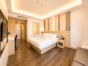 Deluxe Double Room | Desk, free WiFi, bed sheets