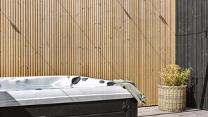 Outdoor spa tub - VillaVilla 965 - Nr. Lyngby ved Løkken, nordjyllan (Løkken)