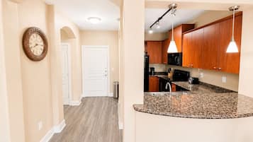 Fridge, oven, stovetop, dishwasher