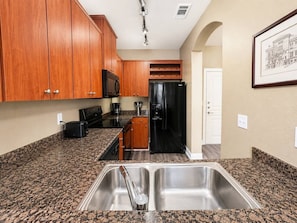 Fridge, oven, stovetop, dishwasher