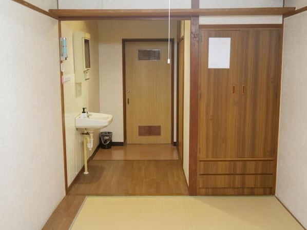 Triple Room, Non Smoking, Partial Sea View | Interior