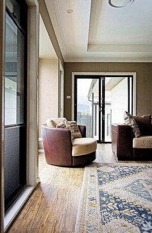 Interior - Jasmine Beachside | 60 Secs to Beach, Heated Pool, Whale Season & Fraser Island (Scarness)
