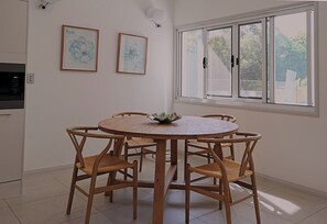 Dining - Jasmine Beachside | 60 Secs to Beach, Heated Pool, Whale Season & Fraser Island (Scarness)