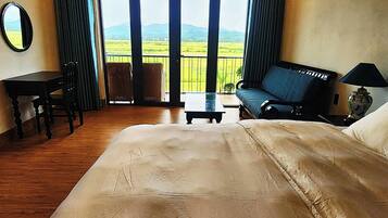 Deluxe Double Room, 1 King Bed, Non Smoking, Balcony | Desk, free WiFi
