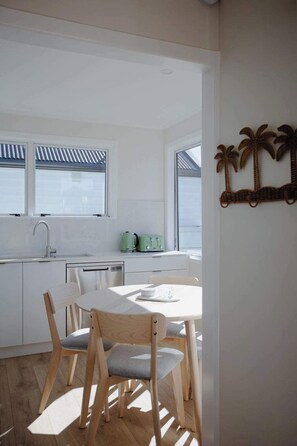 Dining - The Sun Deck Spa & Downtown by Five Star Focused (Mount Maunganui)