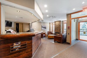 Lobby - Deer Lodge 348  Village Studio Suite (Whistler)
