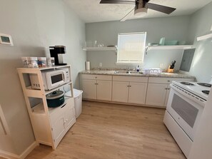 Private kitchen - Enjoyable 2-bedroom house on the intercoastal in charming Sargent, TX (Bay City)