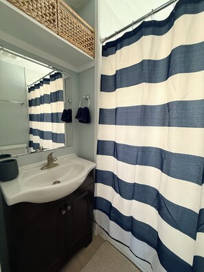 Bathroom - Enjoyable 2-bedroom house on the intercoastal in charming Sargent, TX (Bay City)