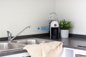Microwave, dishwasher, cookware/dishes/utensils - VI residence ° modern apartment +#pool# (Lido di Jesolo)