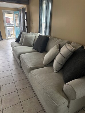 Smart TV, books - Historic island home with modern charm. Pet friendly. Center of town on bayside. (Wildwood)