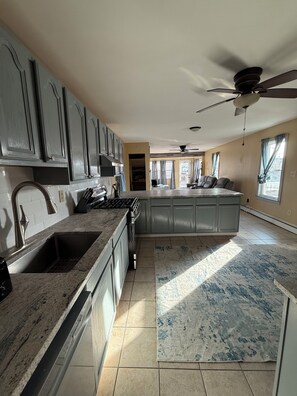 Fridge, microwave, oven, stovetop - Historic island home with modern charm. Pet friendly. Center of town on bayside. (Wildwood)