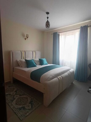 2 habitaciones, escritorio, tabla de planchar con plancha y wifi gratis 