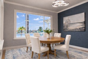 Dining - Stunning Views Beautiful Lakehouse (Discovery Bay)