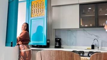 Microwave, oven, stovetop, coffee/tea maker