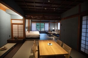 Kolmen hengen executive-huone | Ruokailu