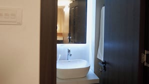 A bathroom with a sink, mirror, and towel rack. - Private saving room for a solo traveller in Hanoi (Hà Nội)