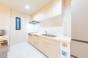 ファミリー アパートメント | 専用キッチン | 大型冷蔵庫、電子レンジ、コンロ、食器洗い機