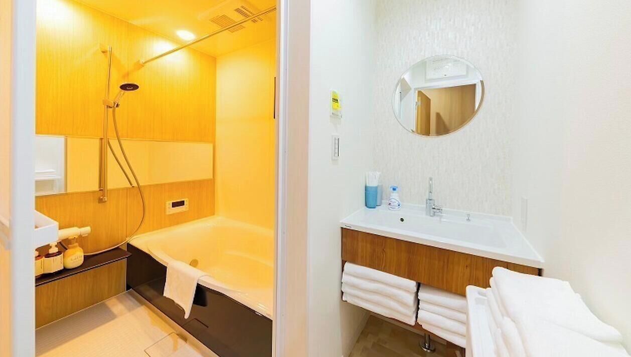 Family Apartment | Bathroom | Combined shower/tub, hair dryer, slippers, towels