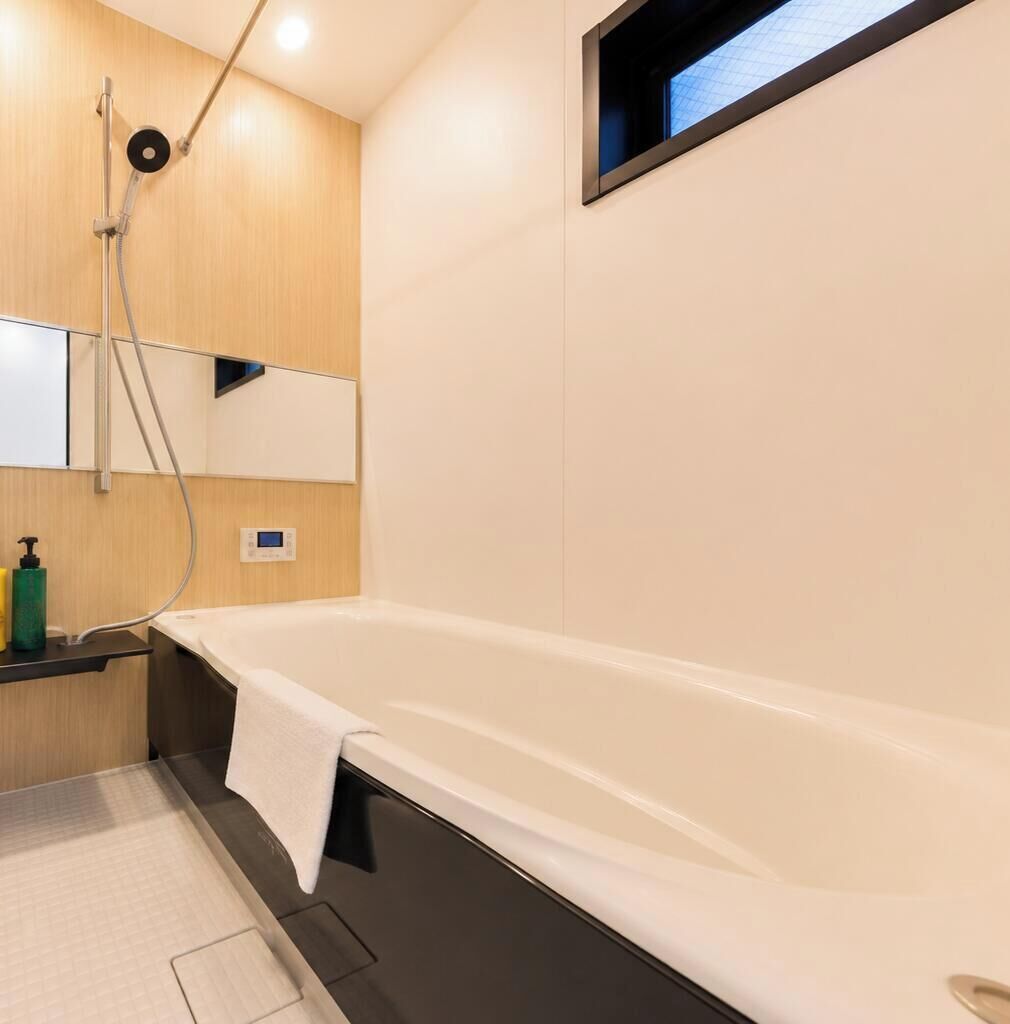 Family Apartment | Bathroom | Combined shower/tub, hair dryer, slippers, towels