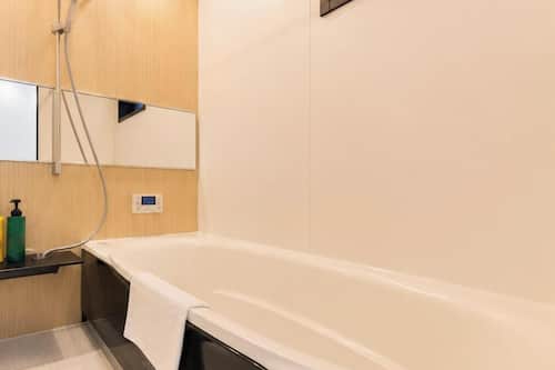 Family Apartment | Bathroom | Combined shower/tub, hair dryer, slippers, towels
