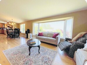 Living area - Cross the Street to the Beach & Ocean Views (Victoria)
