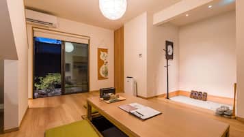 Standard House, 2 Bedrooms, Non Smoking, Kitchenette | Dining
