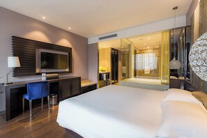 Standard Double Room, 1 King Bed, Housekeeping, City View | In-room safe, desk, laptop workspace, blackout drapes - Crystal Hotel Shanghai Intl. Tourism (Shanghai)