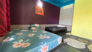 A room with a bed, a bench, a painting on the wall, and a patterned floor. - Hotel O Green Desa Bayu (Sungai Petani)