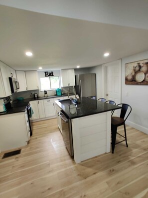 Private kitchen - Cozy Farmhouse Retreat near Chattanooga / 4 Acres (Trenton)