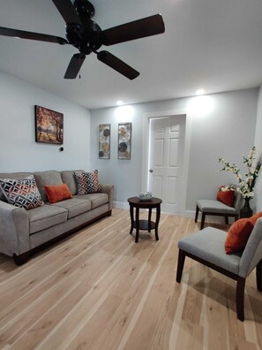 Smart TV - Cozy Farmhouse Retreat near Chattanooga / 4 Acres (Trenton)