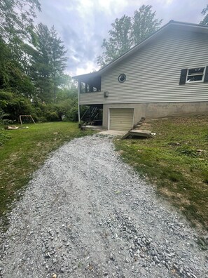 Exterior - 1 bedroom bed & breakfast in tranquil Hendersonville with AC on Lake Maybank (Hendersonville)