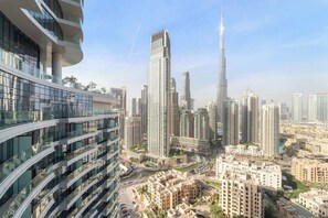 Exterior - Luxury 1-Bed with Burj Khalifa Views in Downtown (Dubai)