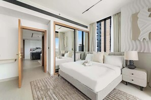 Iron/ironing board, travel cot, WiFi, bed sheets - Stylish 1BR with Private Jacuzzi in Business Bay (Dubai)