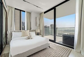 Iron/ironing board, travel cot, WiFi, bed sheets - Stylish 1BR with Private Jacuzzi in Business Bay (Dubai)