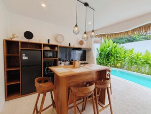Full-size fridge, microwave, stovetop, dishwasher - Jade Uluwatu (Pecatu)