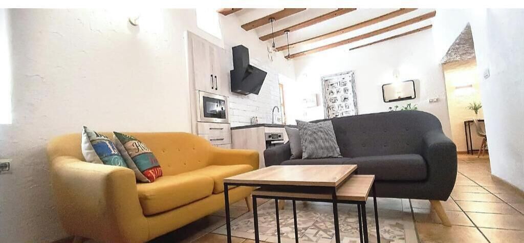 Smart-TV, Kamin, Bücher
