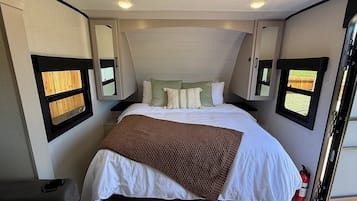 WiFi, bed sheets