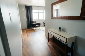 Habitación individual Deluxe, vista a la ciudad | Ropa de cama hipoalergénica, wifi gratis y ropa de cama 