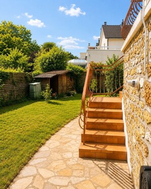 Property grounds - Maison 8p avec jardin, 2 salons & parking (Sainte-Geneviève-des-Bois)