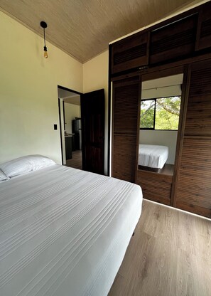 Desk, iron/ironing board, free WiFi, bed sheets - Tropical Forest Experience in Atenas (Atenas)