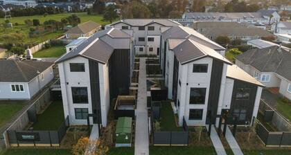 Stylish Townhouse for Families & Groups