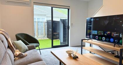 Stylish Townhouse for Families & Groups