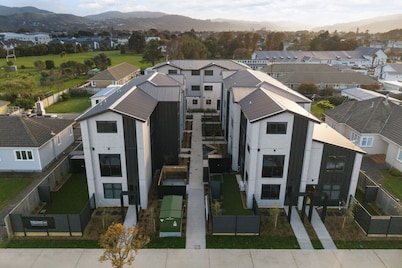 Wellington Retreat with Private Courtyard
