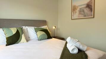 Iron/ironing board, WiFi, bed sheets
