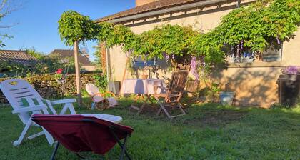 ROOM for 2 adults 1 h30 from TOULOUSE - Pets under -3 kg accepted.
