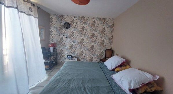 2 chambres, fer et planche Ă repasser, Wi-Fi gratuit, draps fournis