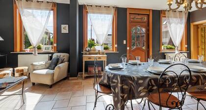 Renovated farmhouse with taste & a large garden